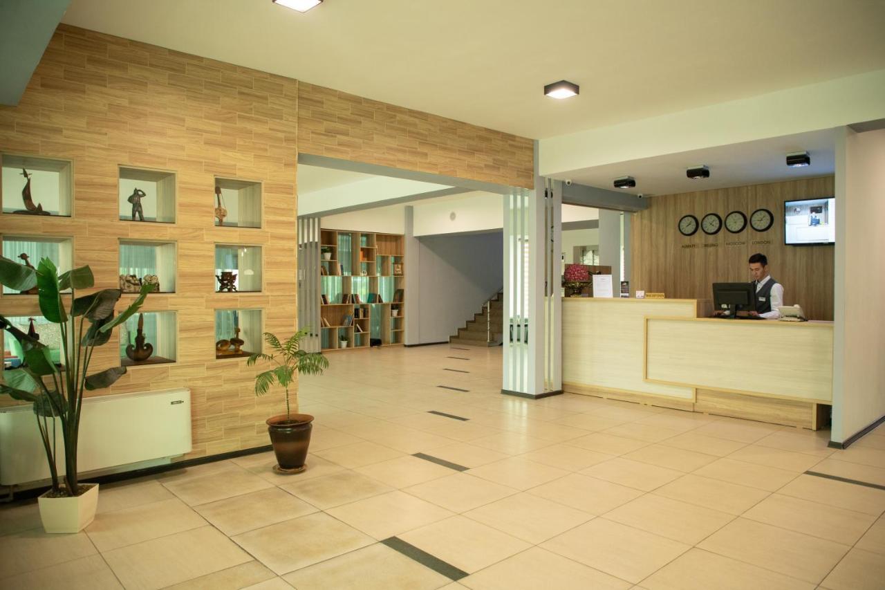 Astra Hotel アルマトイ エクステリア 写真